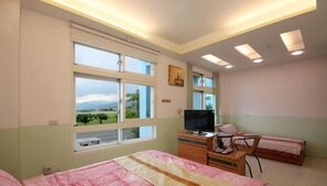 Desk, rollaway beds, free WiFi - Xinchuan Homestay (Sanxing)