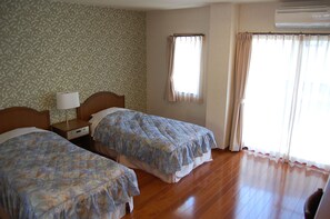 Standard Twin Room | Desk, rollaway beds, bed sheets - Amami Resort Basyayamamura (Amami)