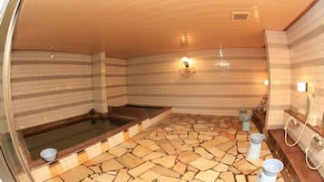 Indoor spa tub