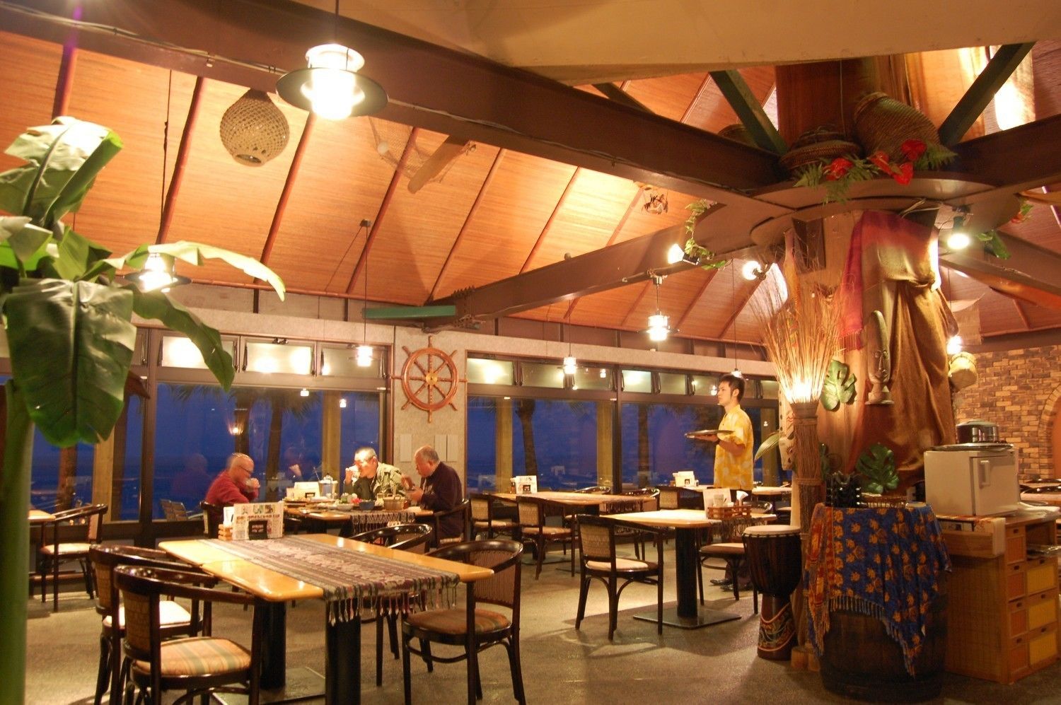 lunch and dinner served