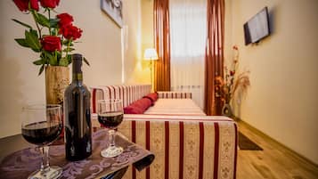 Superior Suite | Minibar, in-room safe, desk, soundproofing