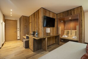 Junior Room | In-room safe, individually decorated, individually furnished, desk - Active Hotel Pineta & Camping (Bedollo)