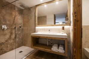 Family Room | Bathroom