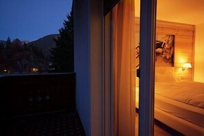 In-room safe, individually decorated, individually furnished, desk - Active Hotel Pineta & Camping (Bedollo)