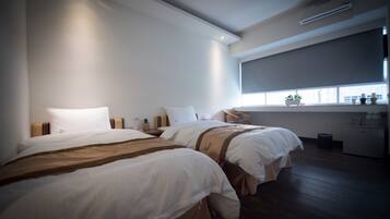 Triple Room | Desk, blackout drapes, soundproofing, free WiFi