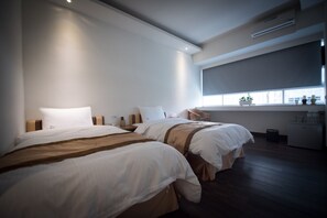 Triple Room | Desk, blackout drapes, soundproofing, free WiFi - 237 Hotel (Kaohsiung)