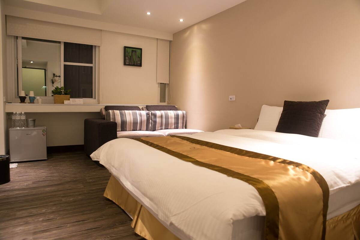 Comfort Double Room | Desk, blackout drapes, soundproofing, WiFi (free)