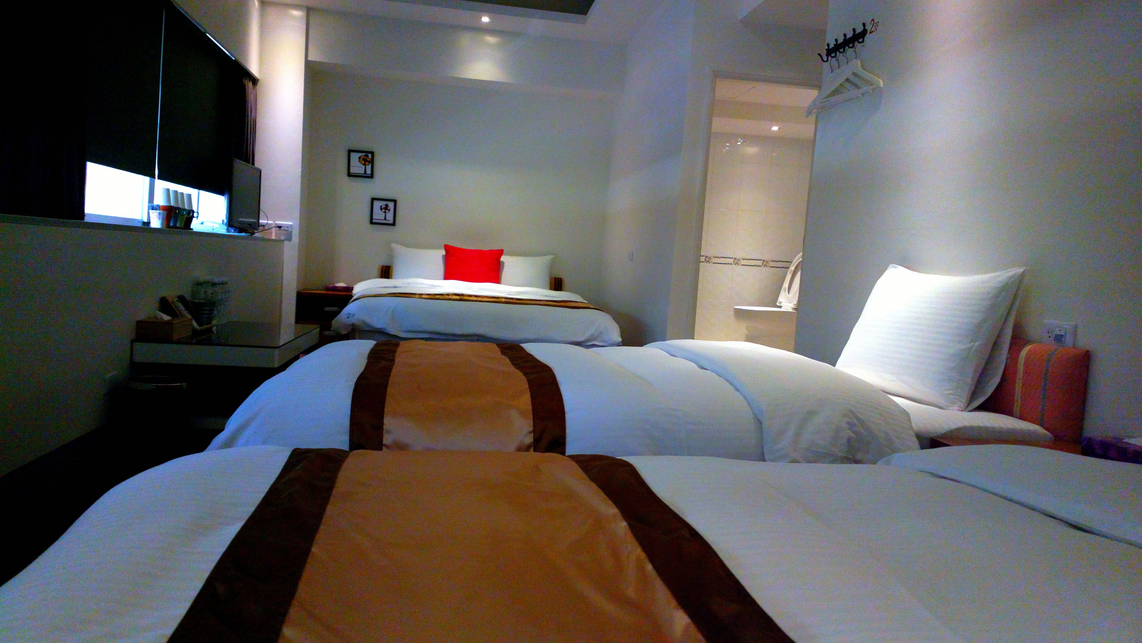 quadruple room | desk, blackout curtains, soundproofing, free wifi