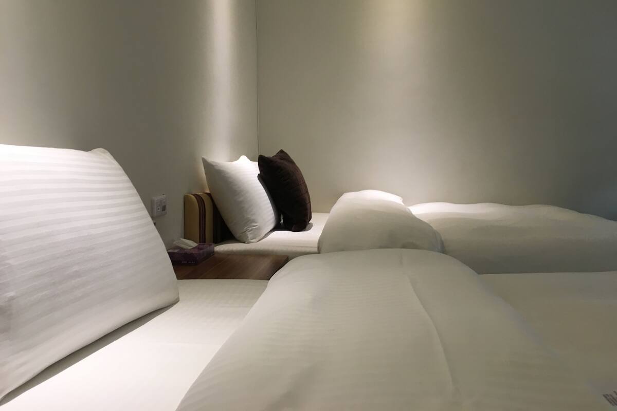 Triple Room | Desk, blackout drapes, soundproofing, WiFi (free)
