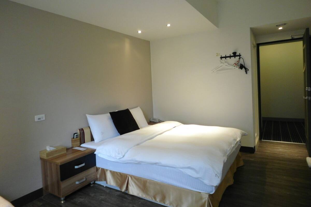Desk, blackout drapes, soundproofing, WiFi (free)