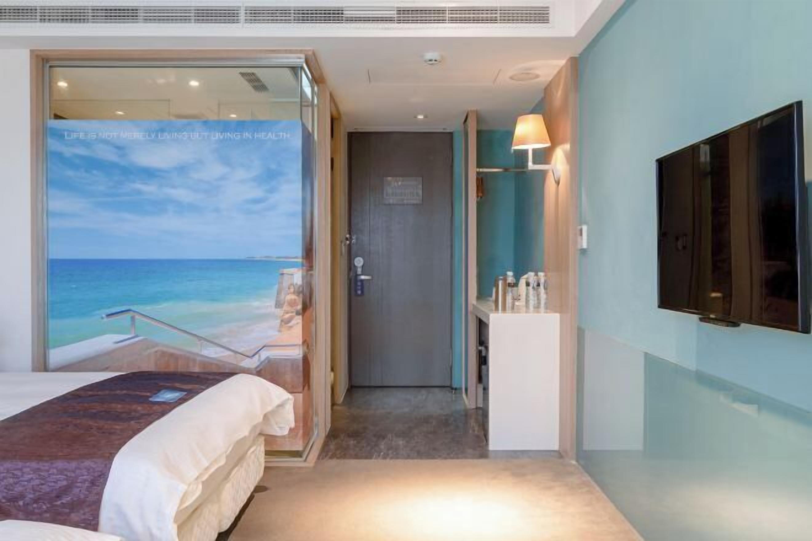 Premium bedding, desk, soundproofing, free WiFi