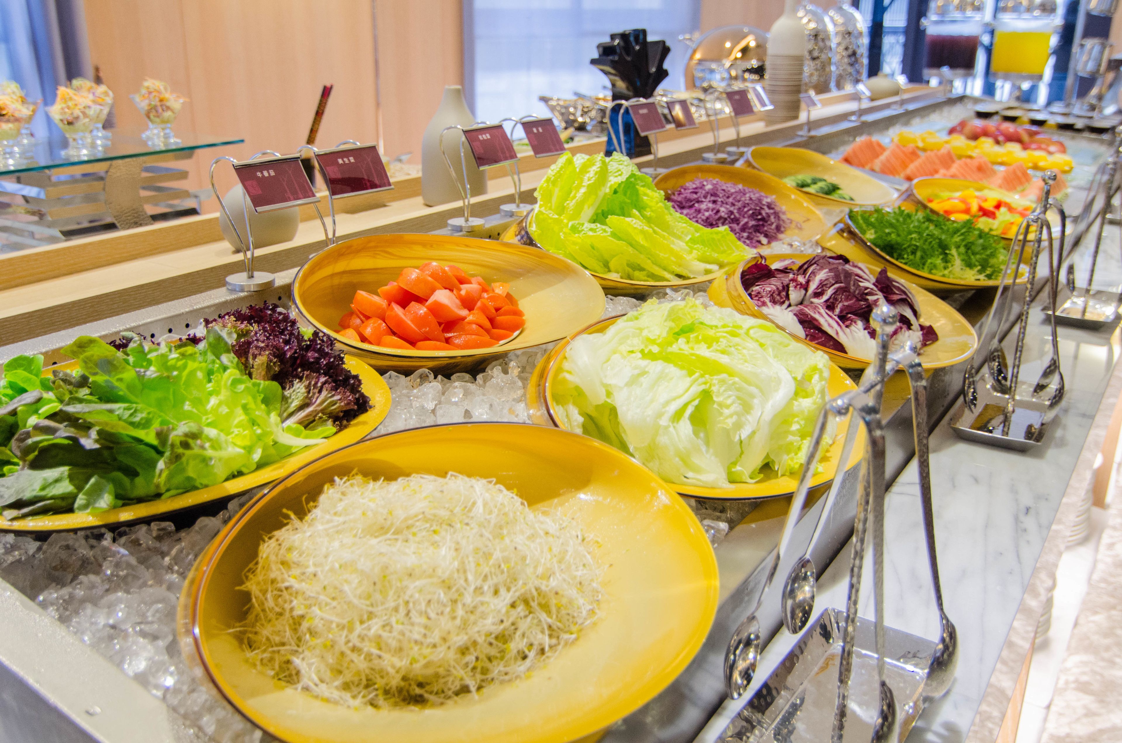 daily buffet breakfast (twd 300 per person)