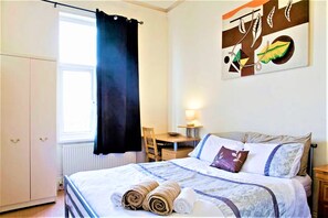 Double Room, Shared Bathroom (D8) | Individually decorated, individually furnished, desk, laptop workspace - Manu's Guesthouse (Birmingham)