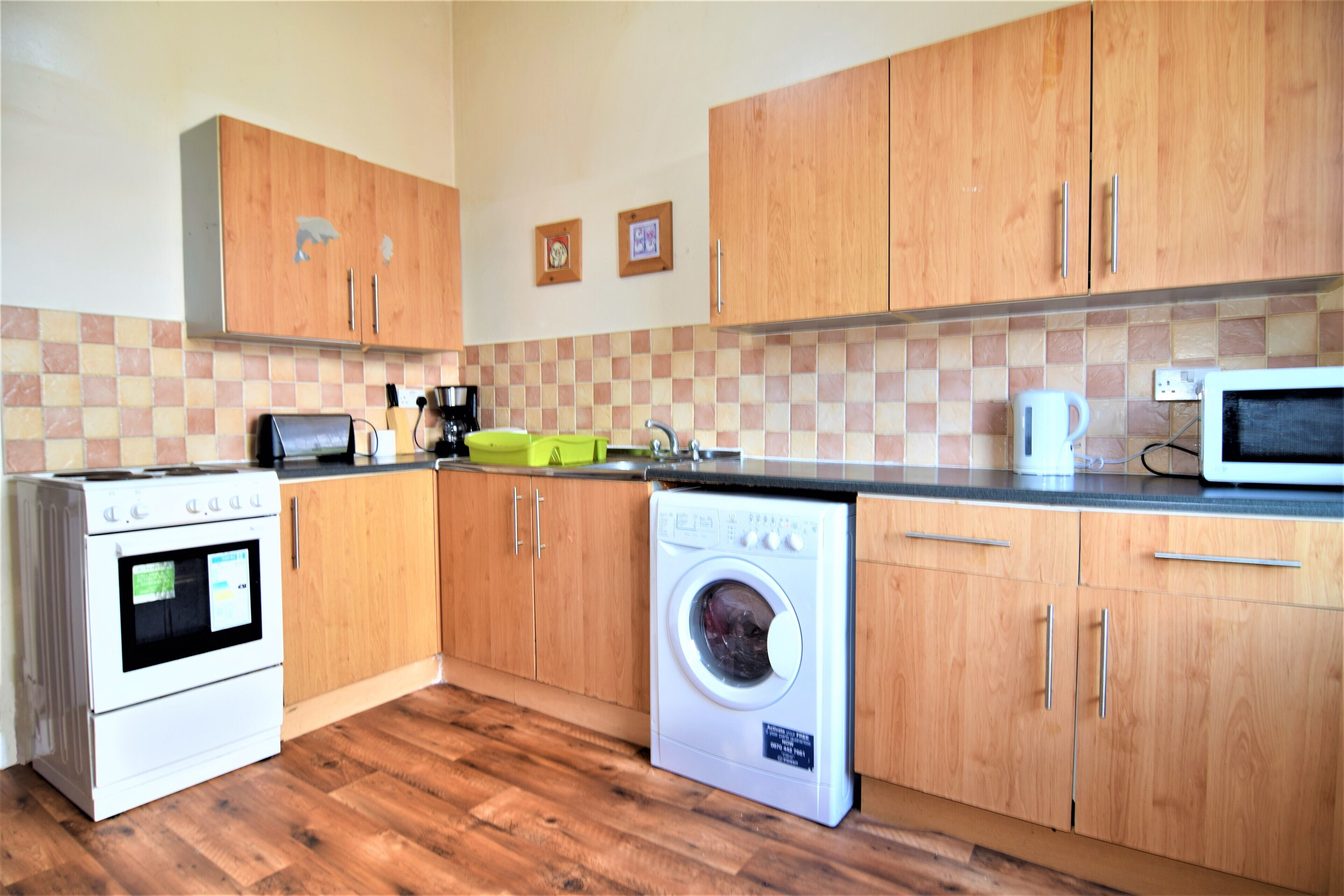 Full-sized fridge, microwave, oven, toaster