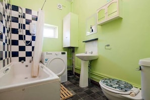 Gratis toiletartikelen, een haardroger, handdoeken
