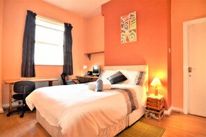 Double Room, Shared Bathroom (D9) | Individually decorated, individually furnished, desk, laptop workspace - Manu's Guesthouse (Birmingham)