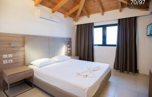 Family Quadruple Room, 1 Bedroom, Balcony, Sea View | Soundproofing, free WiFi