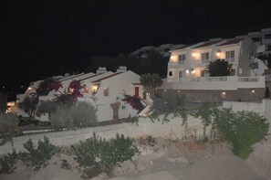 Front of property – evening/night - Johannes Apartments (Rhodes)