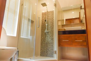Tulip House 3 Bedrooms with Private Pool | Douche de la salle de bain