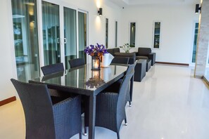 Tulip House 3 Bedrooms with Private Pool | In-room dining