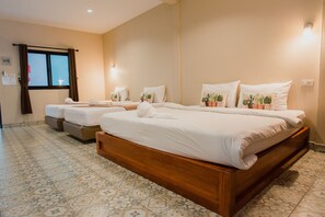 Habitación familiar | Escritorio, espacio para trabajar con un portátil, cortinas opacas