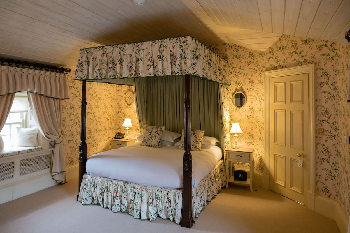 Cottage | Premium bedding, minibar, in-room safe, blackout drapes