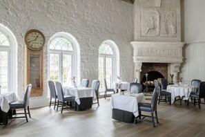 Lunch, dinner served; Irish cuisine, garden views 