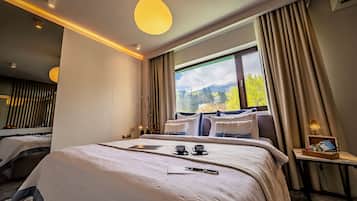 Refurbished Triple Room | 1 bedroom, minibar, in-room safe, desk