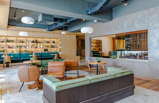 Serves lunch and dinner