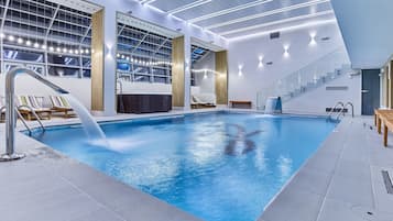 Indoor pool, sun loungers