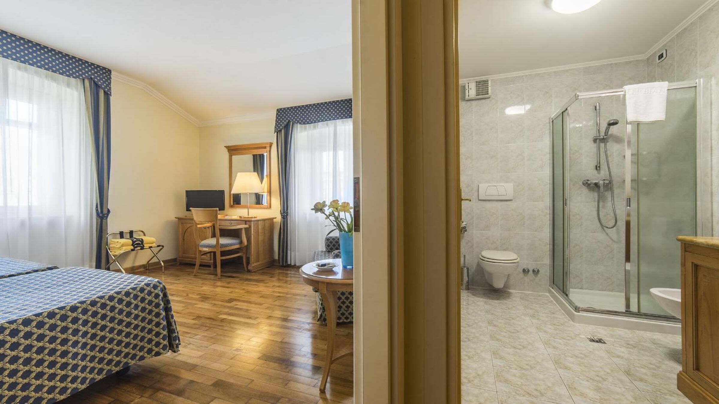 Habitación con 1 cama doble o 2 individuales | Minibar, caja fuerte, escritorio y wifi gratis
