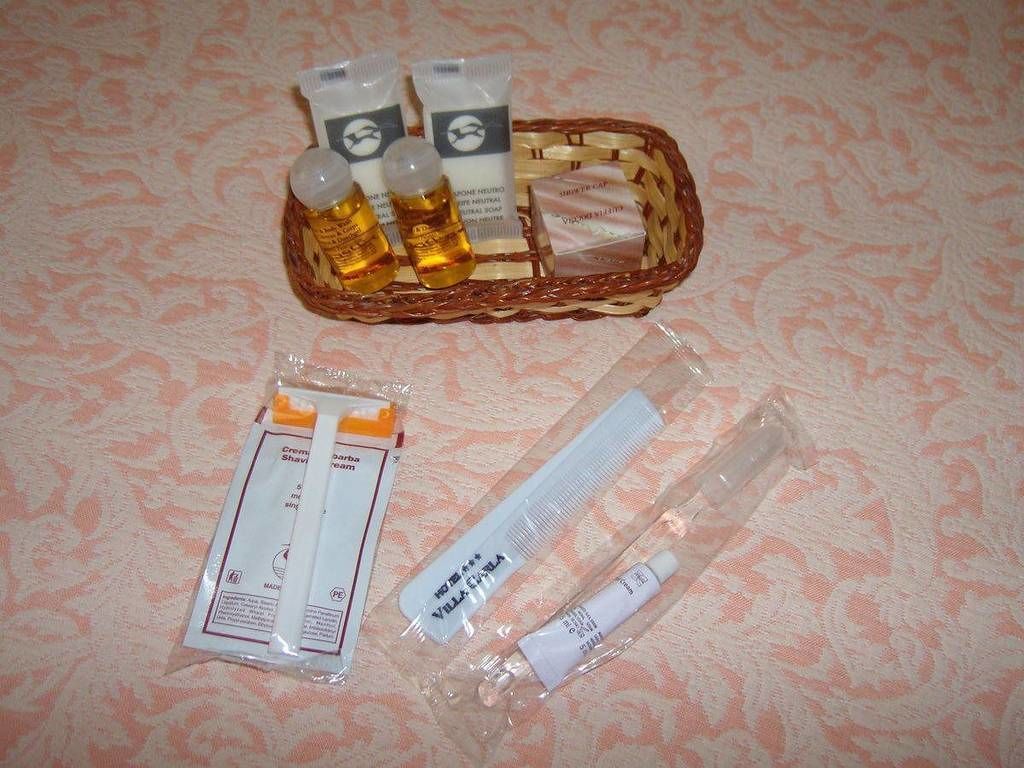 comfort double or twin room | bathroom amenities | shower, hair dryer, slippers, towels