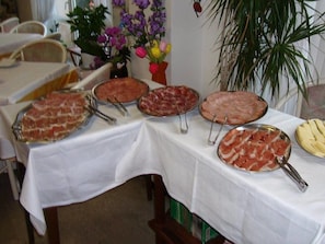 Free daily buffet breakfast - Hotel Villa Carla (Grado)