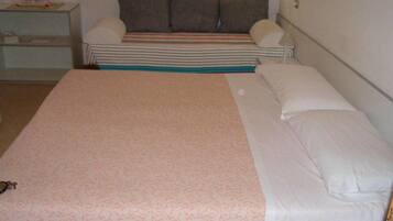 Comfort-Doppel- oder -Zweibettzimmer | Schreibtisch, kostenloses WLAN, BettwÀsche