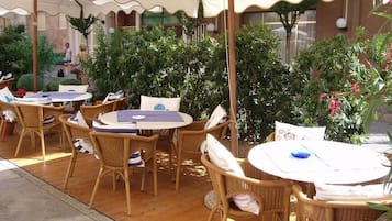 Bar (in der Unterkunft)