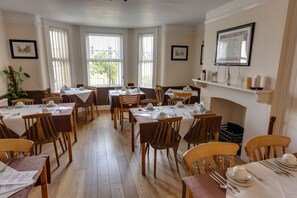 Daily continental breakfast for a fee - Sportsview Guest House (Oxford)