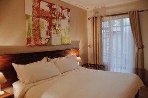 Phòng đôi hoặc 2 giường đơn tiện nghi đơn giản, 1 phòng ngủ | Két bảo mật tại phòng, trang trí khác biệt 