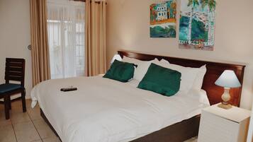 Kahden hengen comfort-huone (yksi tai kaksi sänkyä), 1 makuuhuone | Tallelokero huoneessa, yksilöllisesti sisustettu