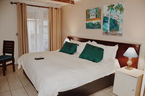 In-room safe, individually decorated, individually furnished, desk - Malcolm Lodge (Harare)