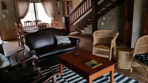 家庭獨棟房屋 | 客廳 | 電視