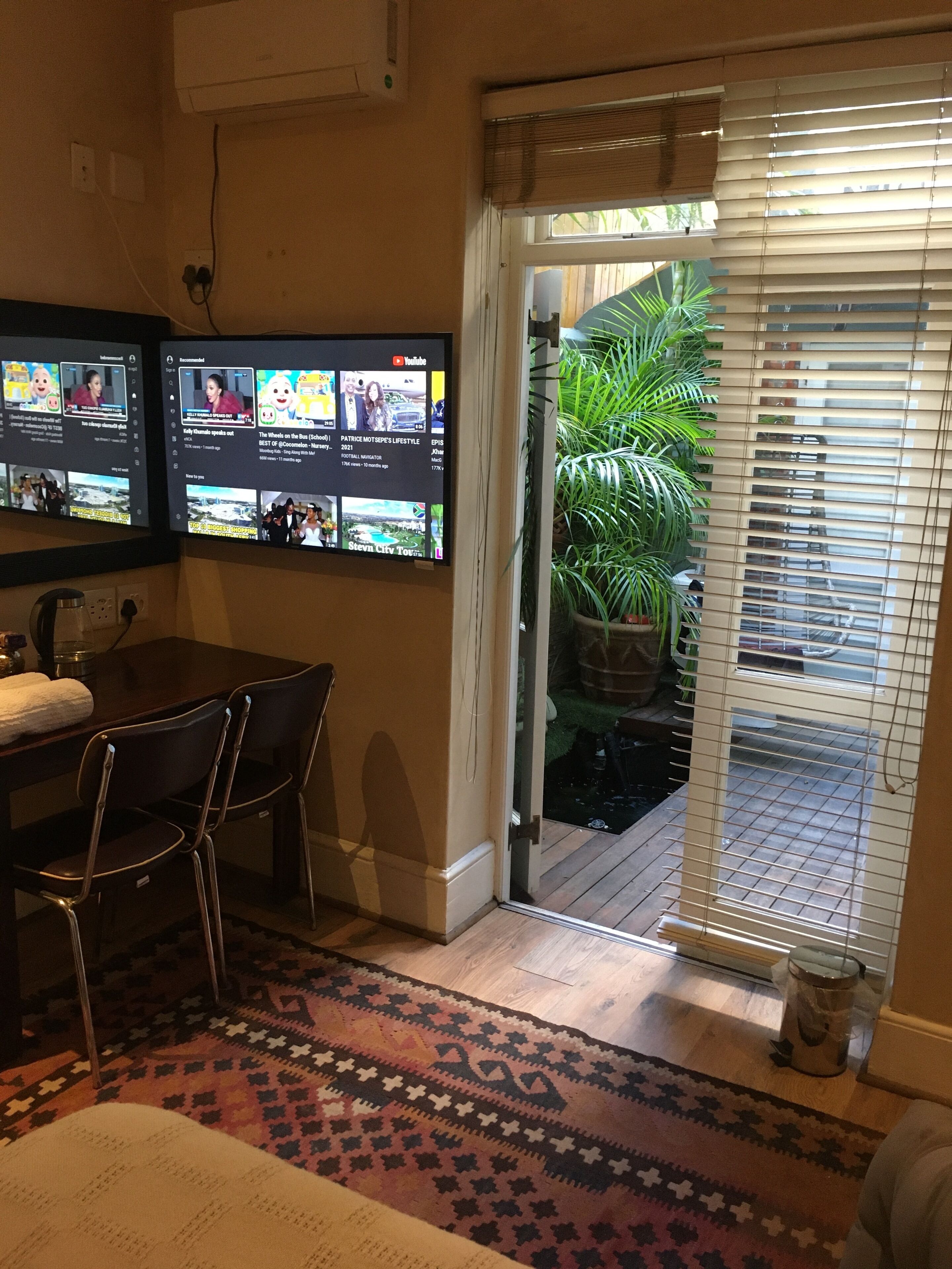 Deluxe Twin Room OR King Bed Room | 露台