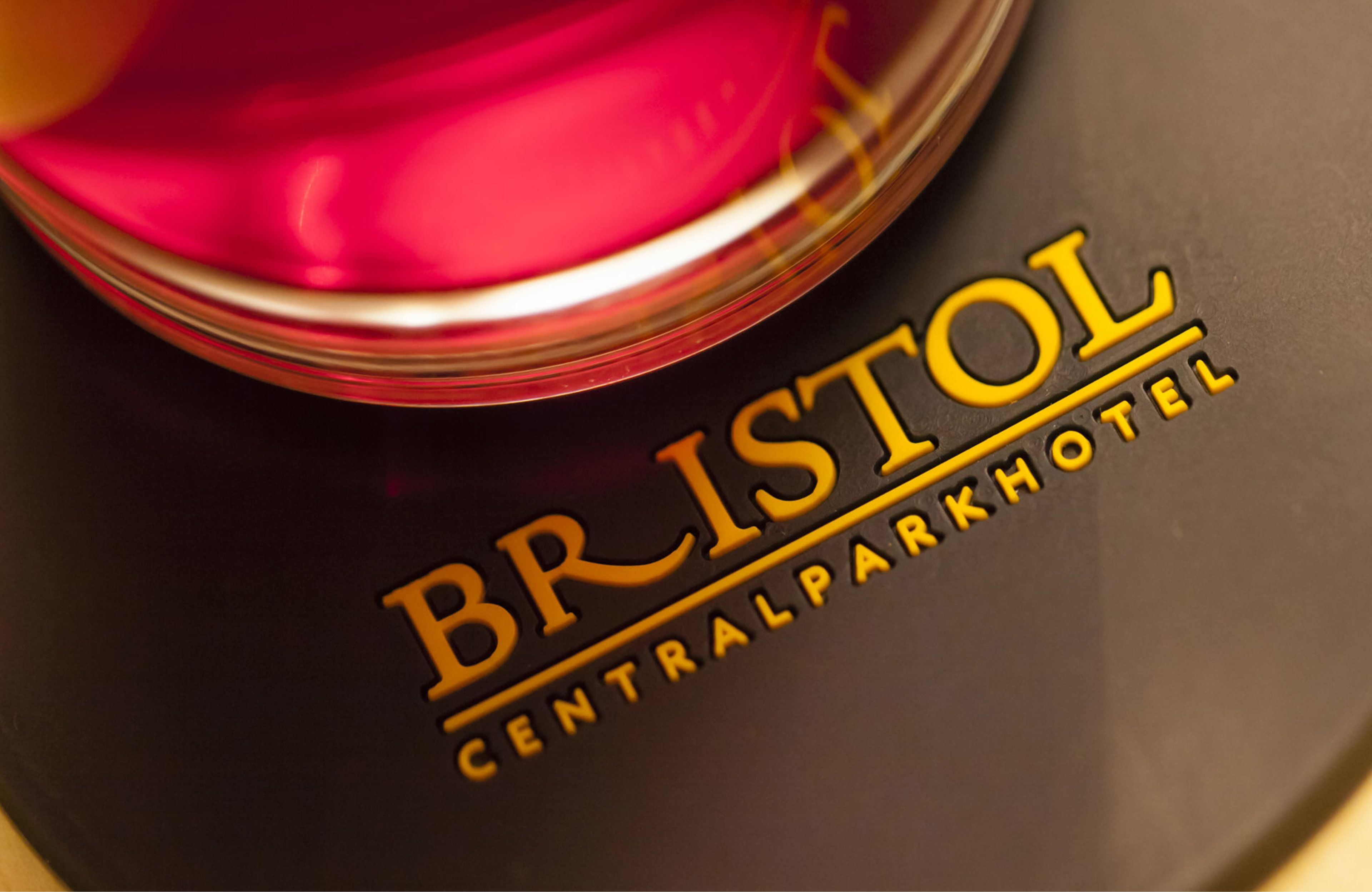 suite | minibar, in-room safe, desk, soundproofing