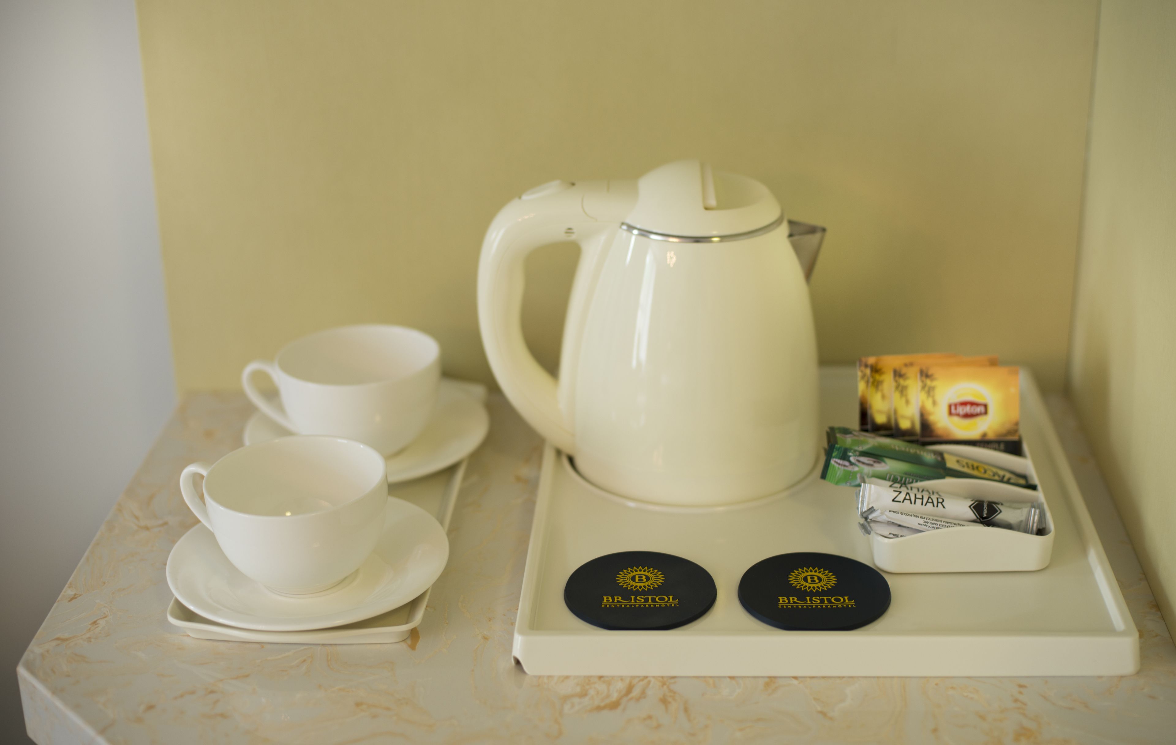 deluxe double or twin room | minibar, in-room safe, desk, soundproofing