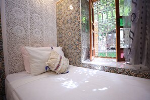 Egyptian cotton sheets, premium bedding, down duvets, blackout curtains - Riad O-ly (Marrakech)