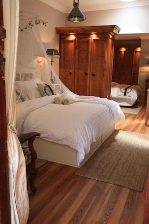 In-room safe, iron/ironing board, free WiFi