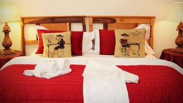 Cofres nos quartos, ferros/tábuas de passar roupa, Wi-Fi de cortesia