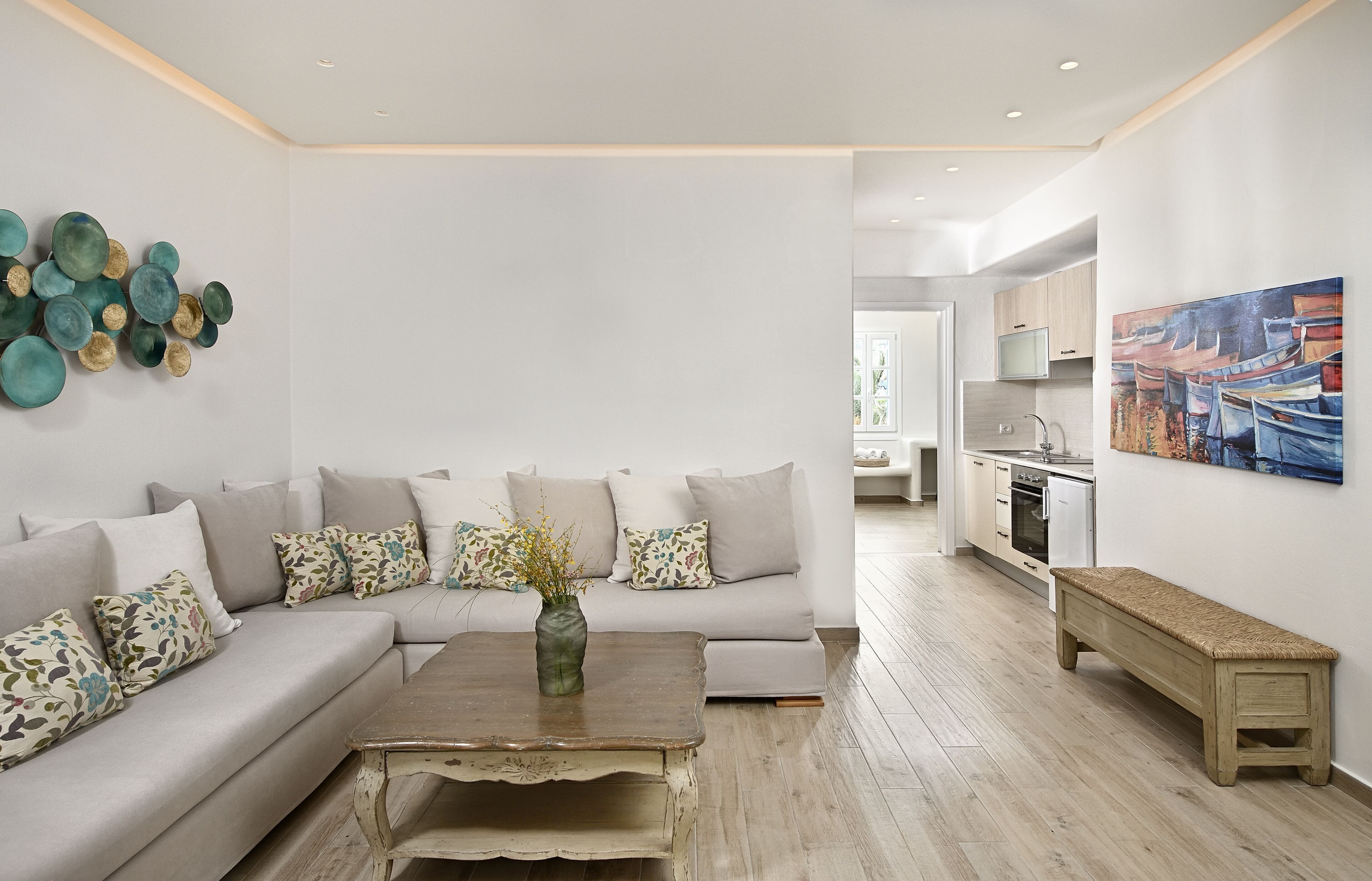 family suite, sea view | living area