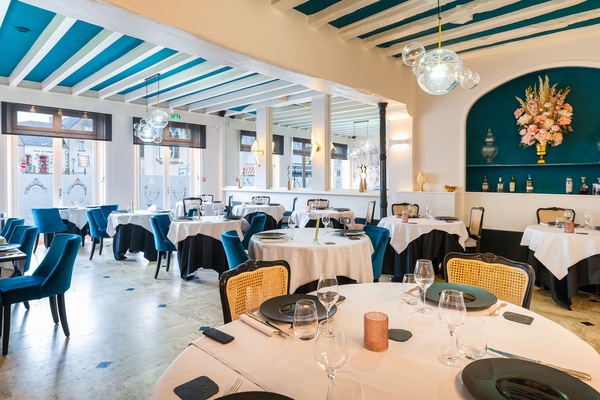 供应午餐和晚餐,法国菜