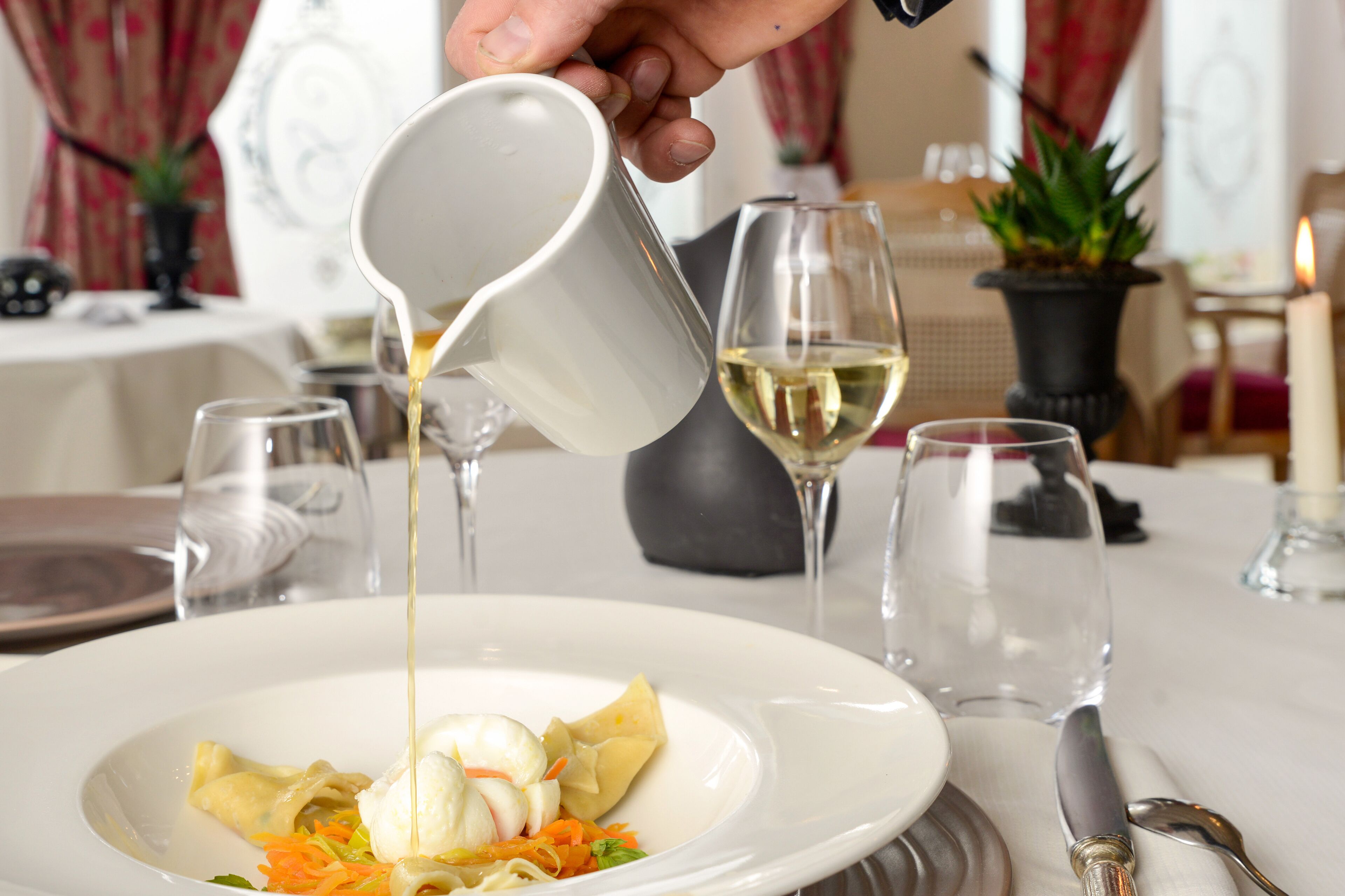 lunch and dinner served, french cuisine