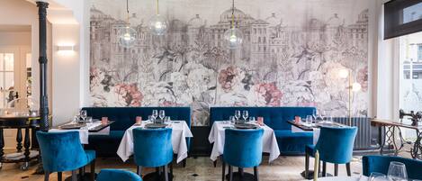 Lunch and dinner served, French cuisine